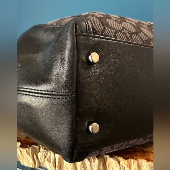 Coach Edie Signature Jacquard Hobo Shoulder Bag 33523 EUC - Picture 15 of 17